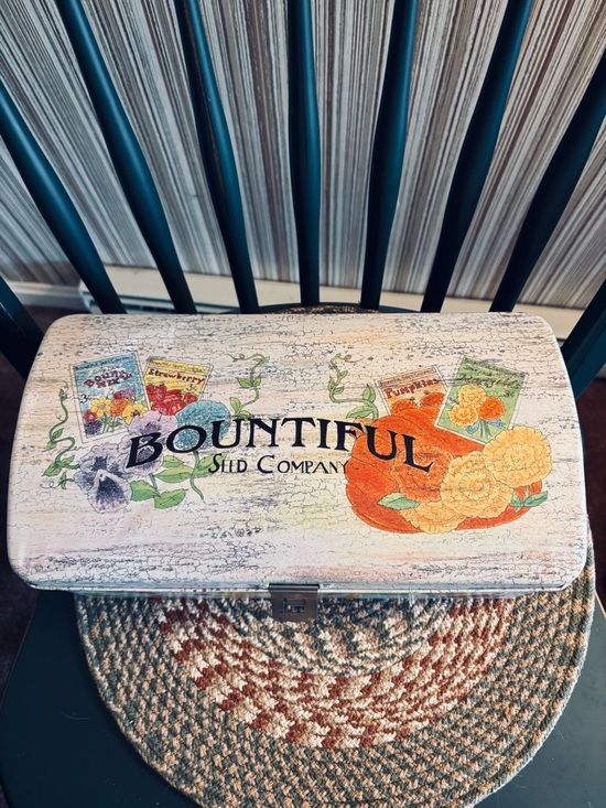 Bountiful Seed Company Other - Vintage “Bountiful Seed Company” Tin Metal Large Storage Box With Latch